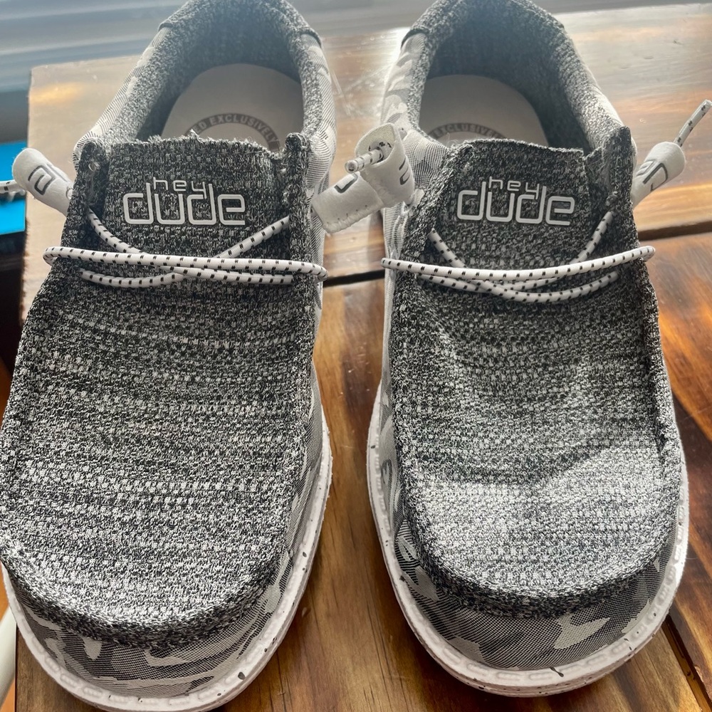 Boys Camo/gray Hey Dude Size 4